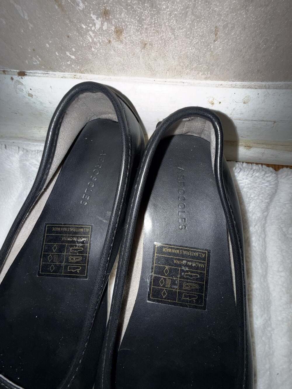 Aerosoles Big Bet Black Ballet Flats with Gold-Tone Chain Detail - Picture 3 of 8